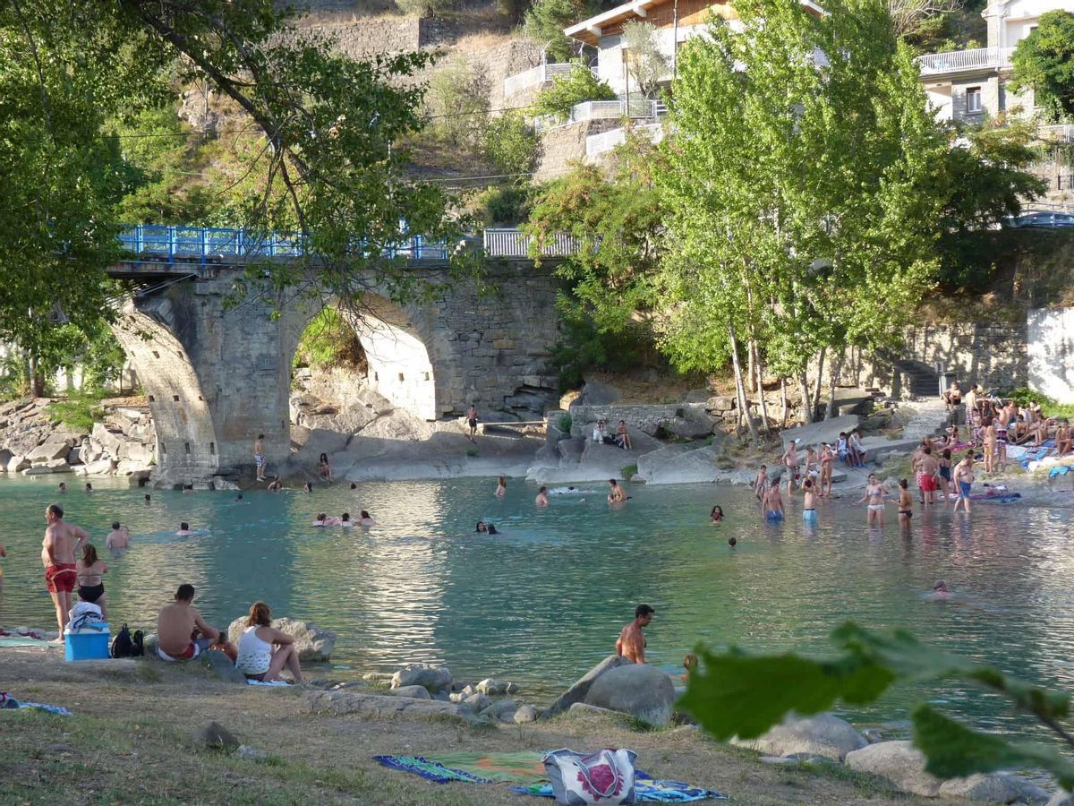 La Gorga de Boltaña llena de bañistas