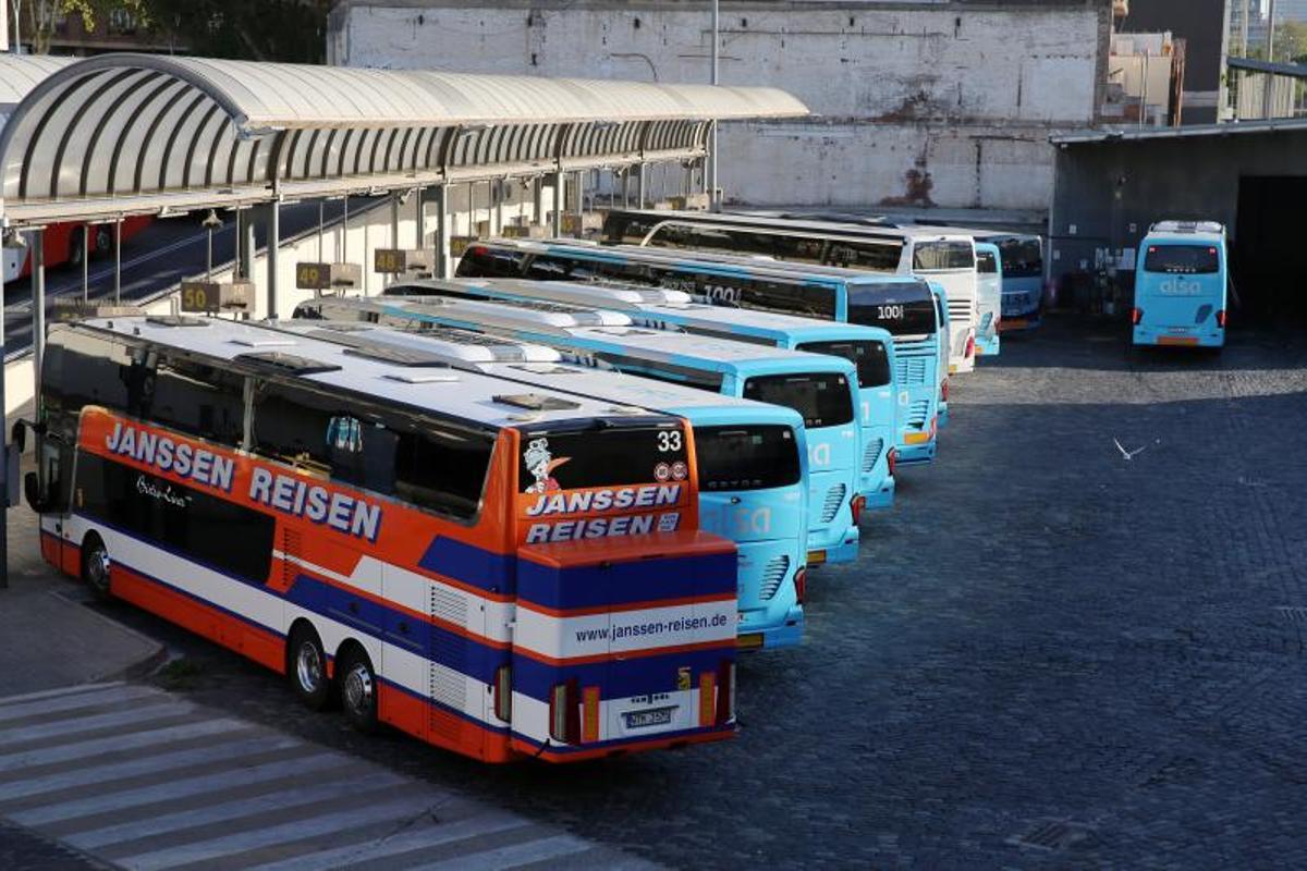 Buses interurbanos en la Estació del Nord y Barcelona