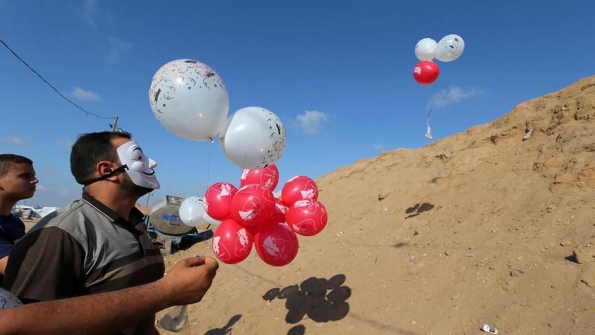 Lanzamiento de globos con combustible desde Gaza.