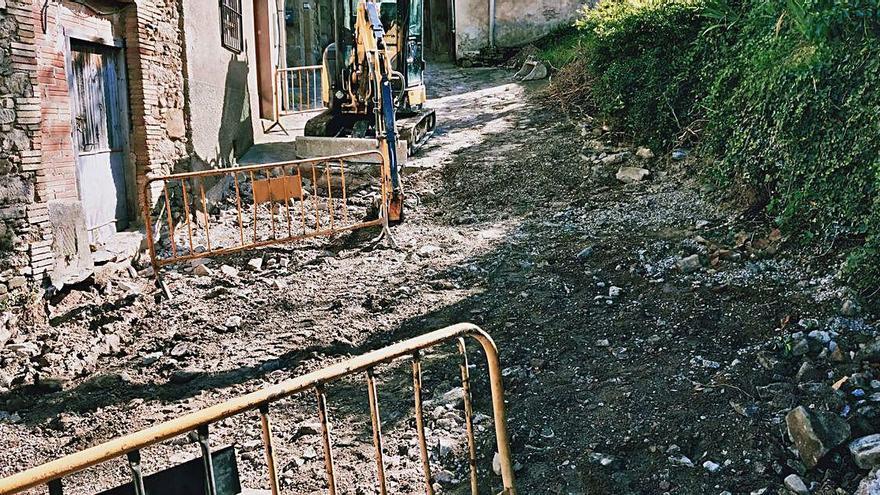 Estat actual del carrer de la Font en ple procés de reforma i millora