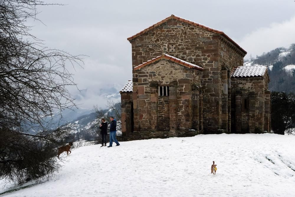 Así luce Santa Cristina de Lena nevado