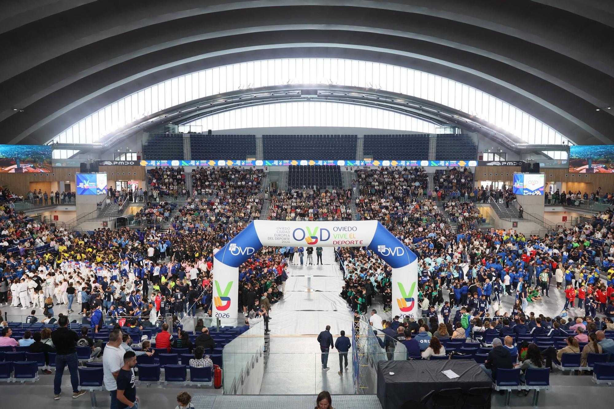 EN IMÁGENES: El encuentro de 50 clubs de Oviedo en el Palacio de los Deportes