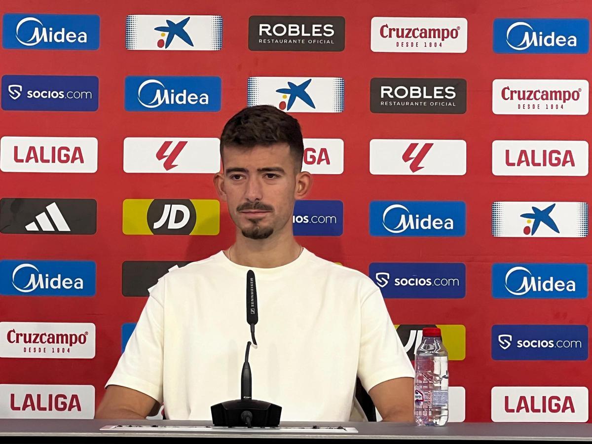 Kike Salas, en la rueda de prensa intersemanal previa al Sevilla-Espanyol en el Ramón Sánchez-Pizjuán