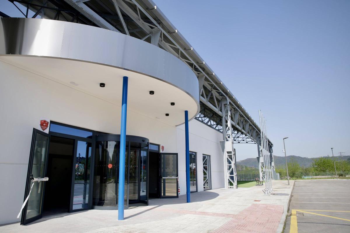 La entrada principal al recinto de Talleres del Conde Fábrica Cultural.