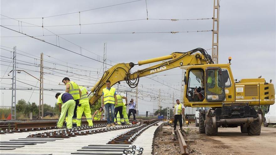 Adif adjudica por 40 millones el proyecto y la señalización del ancho mixto entre València y Castelló