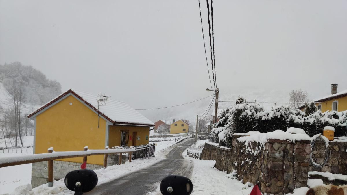 Nieva en los puertos de Asturias