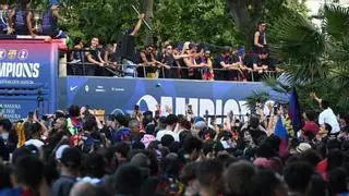 El autobús del Barça llega al primer punto de animación en Josep Tarradellas