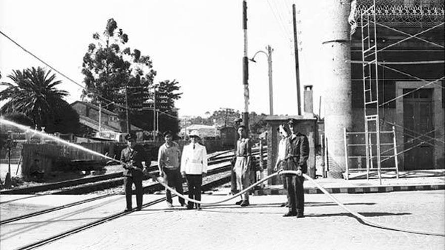 Paso a nivel. 1950-1970.  // Foto Magno / Archivo Concello do Porriño. (D.P.)