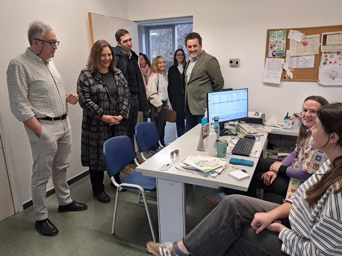 Un momento de la visita en el centro de salud de Santa Ponça.