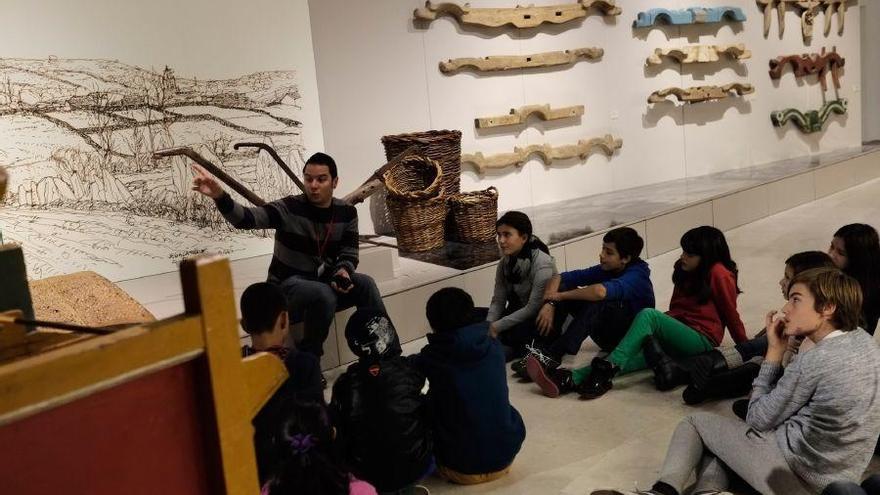 Estudiantes participan en una actividad de la Semana de la Ciencia anterior