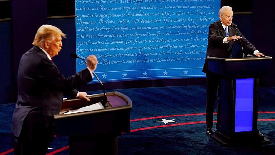 Trump i Biden, durant el segon i darrer debat electoral.