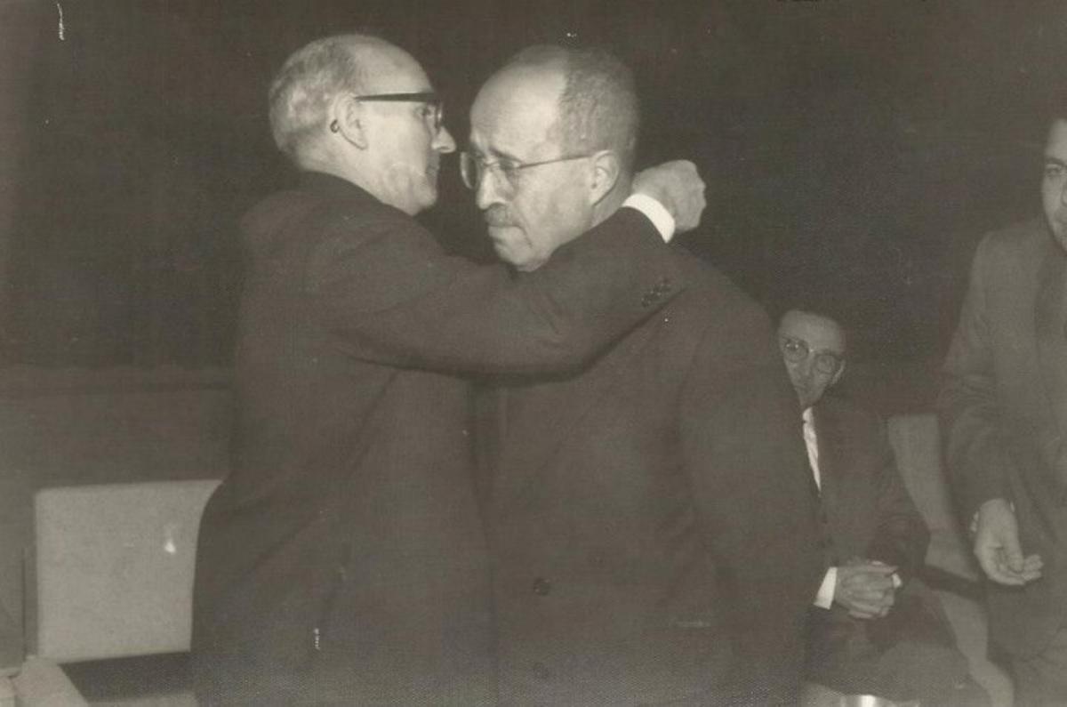 Abilio Rodríguez Rosillo recibiendo la Encomienda de Alfonso el Sabio, 1961.