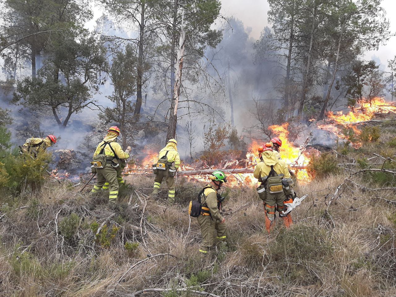 Las fotografías del virulento incendio forestal en Villanueva de Viver