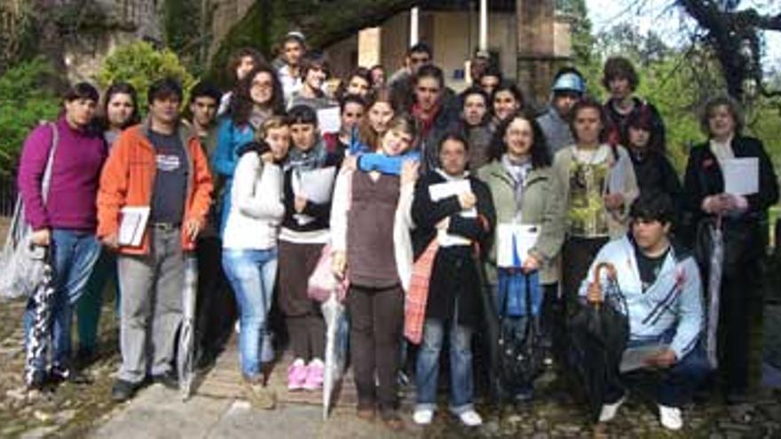 Alumnos portugueses realizan un intercambio con estudiantes del instituto de Jaraíz