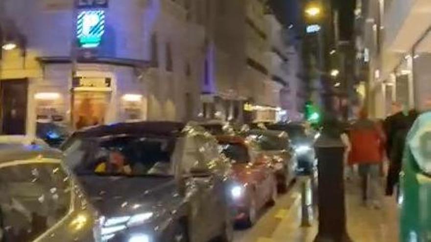 Caos circulatorio en València al paso de la manifestacion contra la Guerra de Oriente Próximo