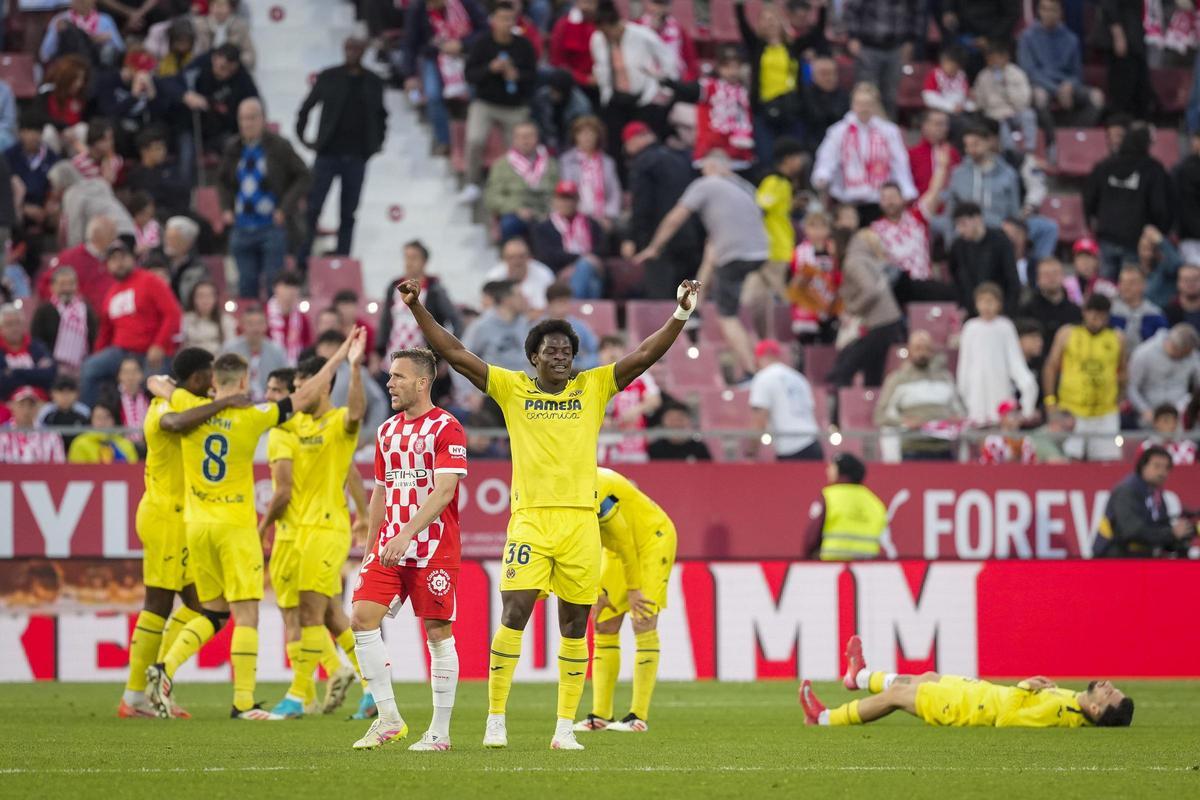 Los jugadores del Villarreal celebran la victoria del pasado curso.