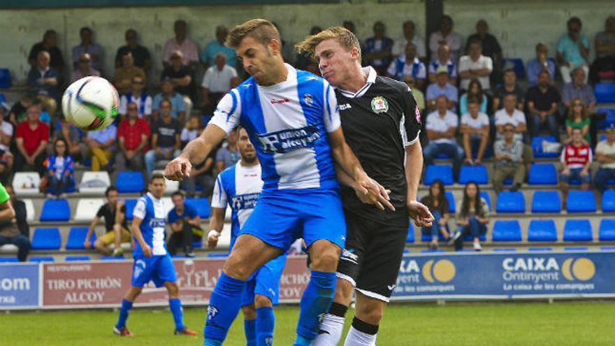 Un lance del partido del Alcoyano, esta mañana