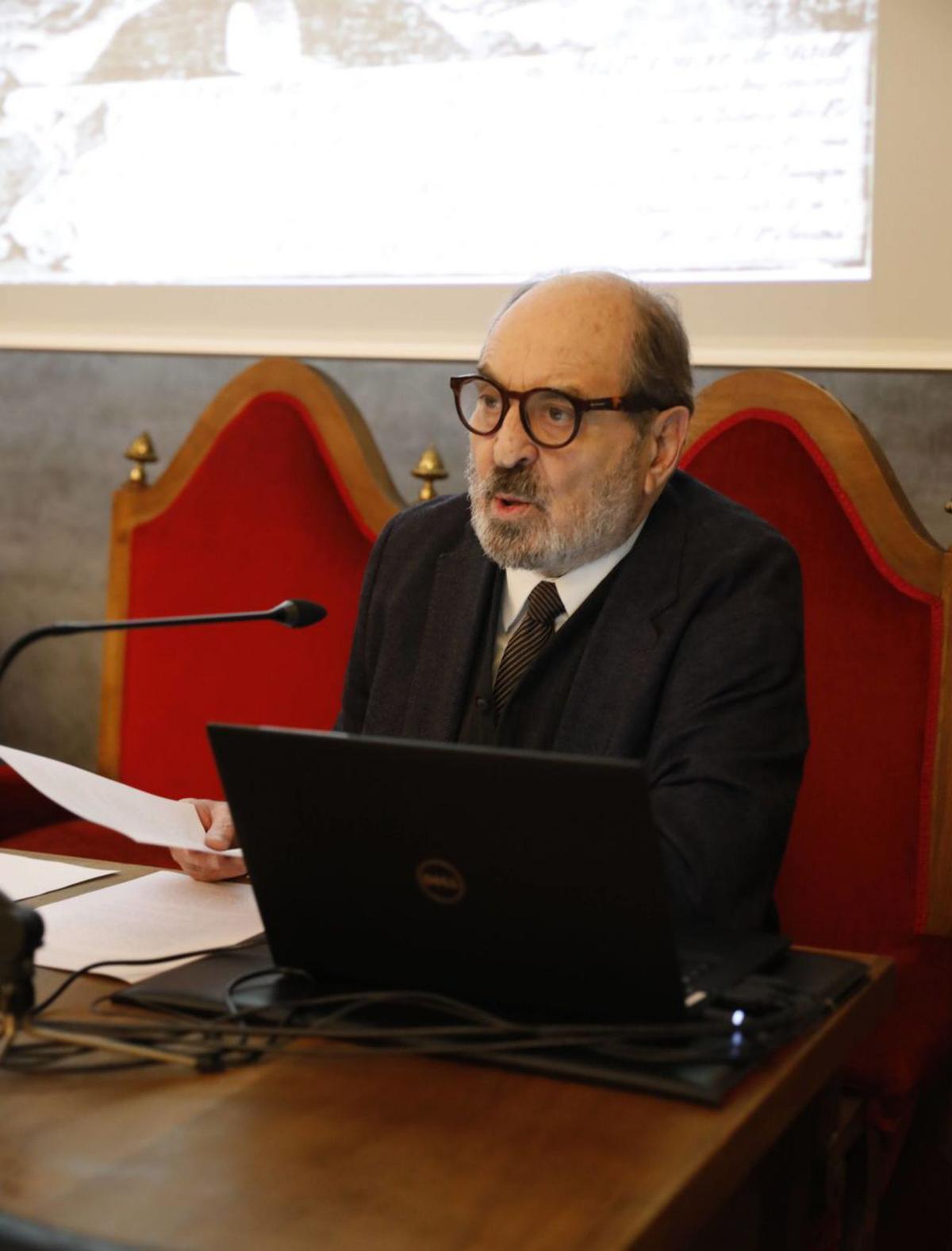 Antón Capitel, durante su discurso en el RIDEA.  | FERNANDO RODRÍGUEZ