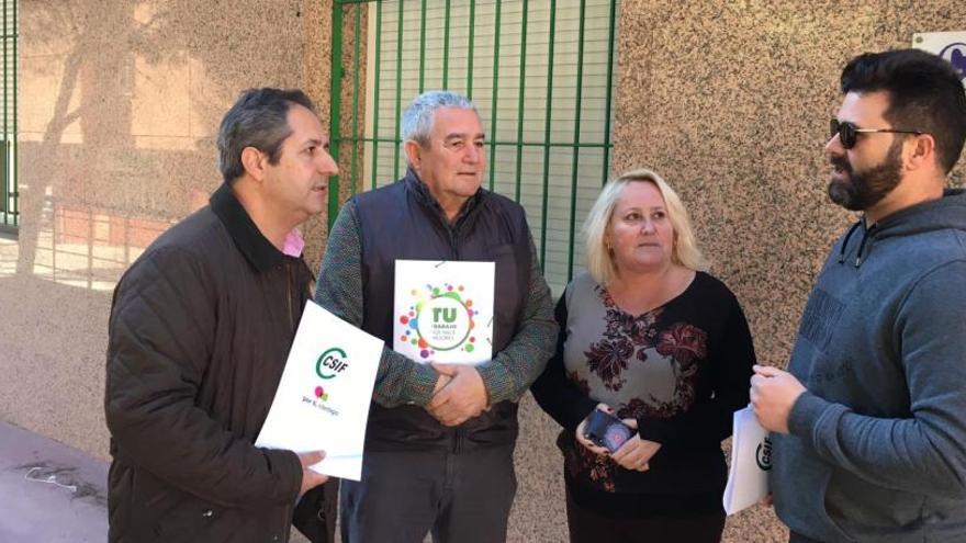 El delegado sindical de Las Torres, junto a la directiva regional en la sede del sindicato.