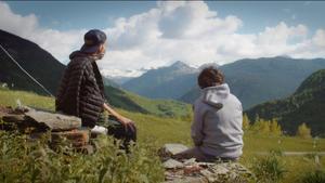 Pau Donés y Jordi Évole, en un monento del documental ’Eso que tú me das’.