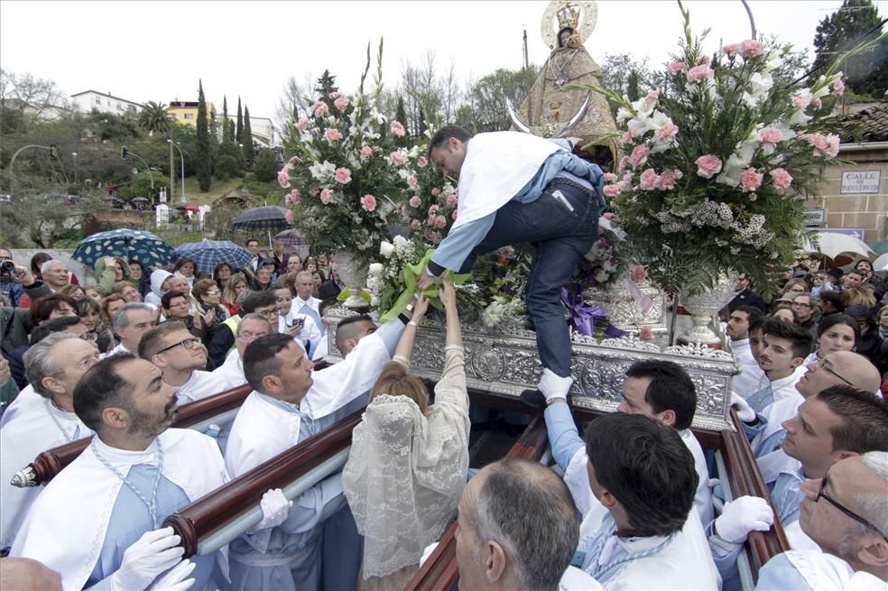 La bajada de la patrona de Cáceres en imágenes