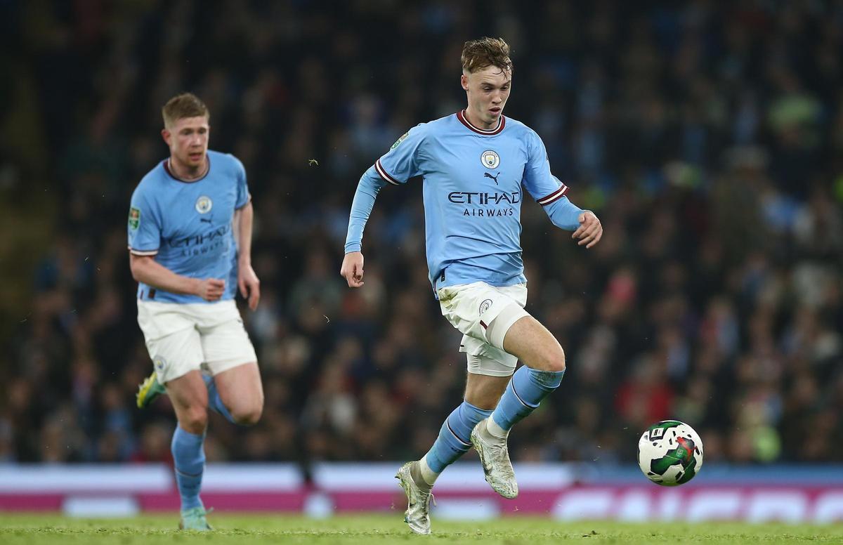 Cole Palmer: A diferencia de Bernardo, el de Palmer podría ser otro de los casos más complicados. La joven perla ‘citizen’ es una de las grandes apuestas de futuro para los de Manchester que cerrarían muy probablemente cualquier posible salida para el media punta inglés. Cole Palmer: A diferencia de Bernardo, el de Palmer podría ser otro de los casos más complicados. La joven perla ‘citizen’ es una de las grandes apuestas de futuro para los de Manchester que cerrarían muy probablemente cualquier posible salida para el media punta inglés.