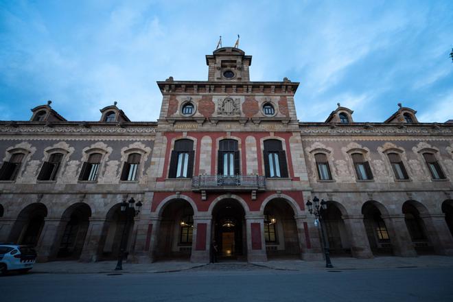 Tres mujeres toman las riendas de la cúpula técnica del Parlament