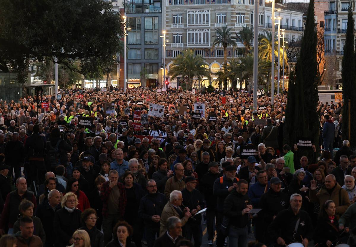 Sexta manifestación contra Mazón