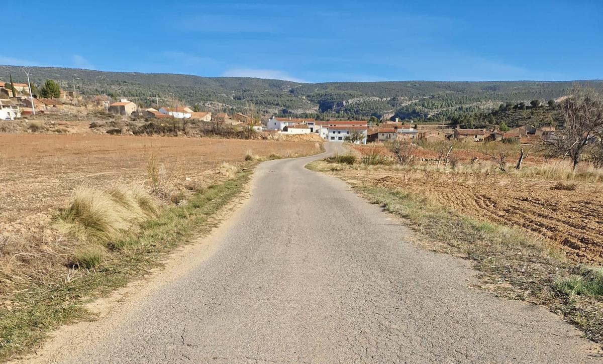 Uno de los caminos rurales de Alpuente que se mejorará.