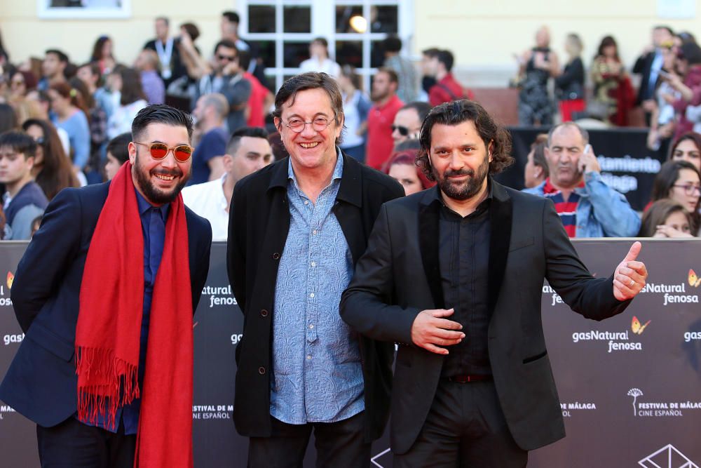 El Festival comienza con el tradicional baño de masas de los actores y actrices en la alfombra roja de la gala inaugural del certamen