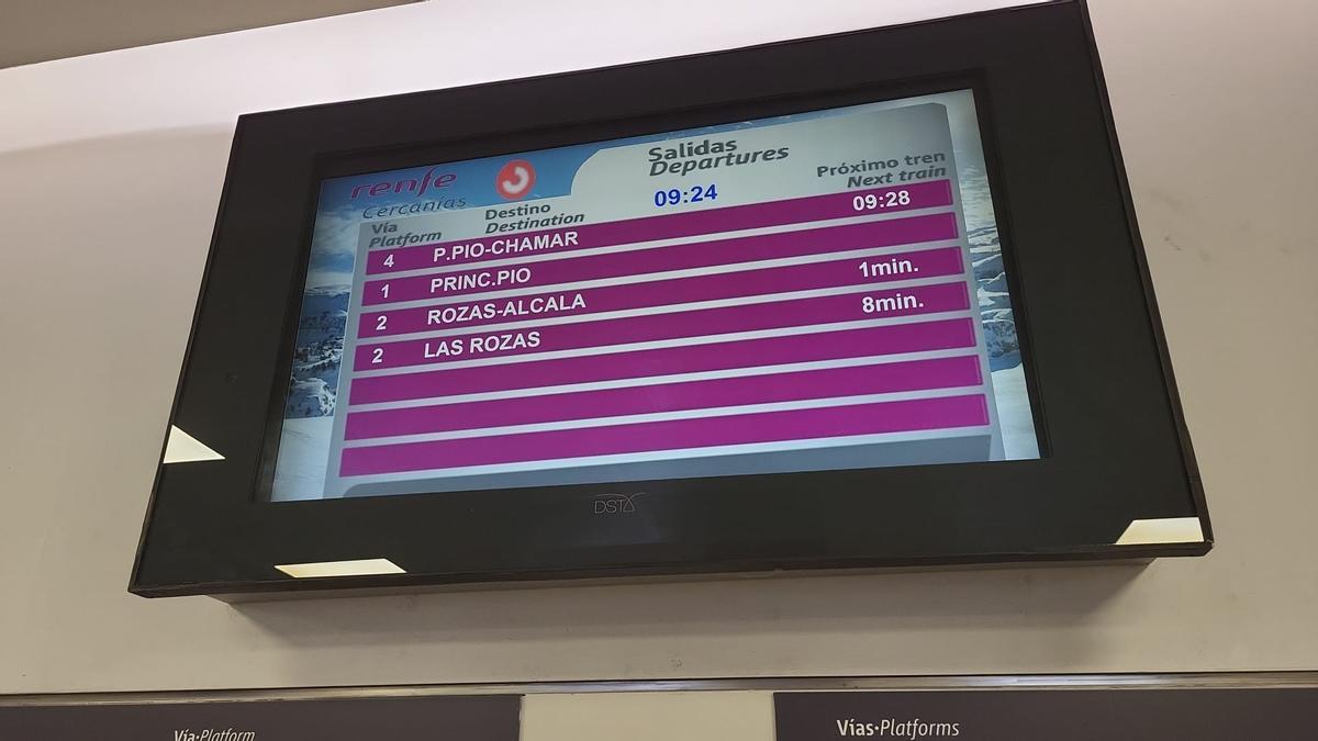 Teleindicador con el tiempo de espera del Cercanías en la estación de Pozuelo de Alarcón
