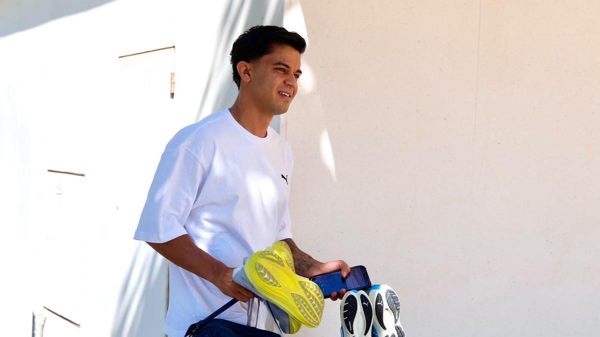 Roger Brugué llegando a las instalaciones de IMSKE