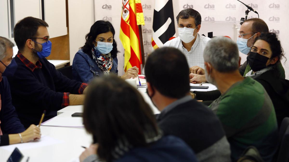 El Consello Nazional de Chunta Aragonesista se ha reunido este lunes, en su sede de la calle Refugio, en Zaragoza.