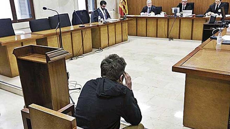 El acusado, ayer durante el juicio en la Audiencia de Palma.