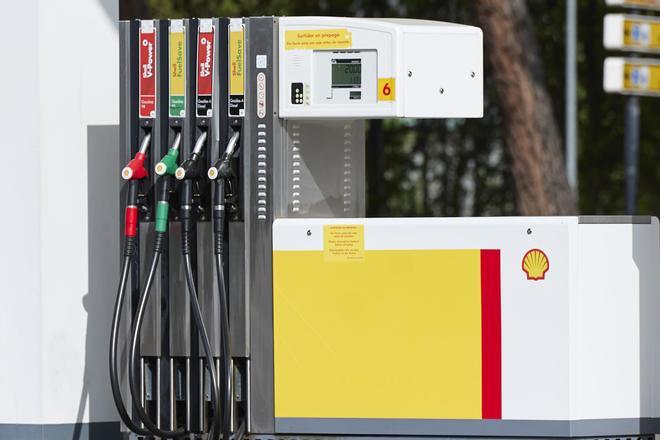 La rebaja fiscal del gasóleo subirá a 20 céntimos por litro en septiembre tras dispararse su precio en julio