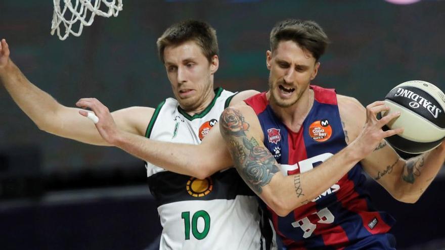 Polonara, ante Brodziansky en el Baskonia-Joventut.