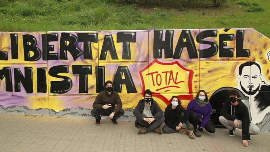 Blanes pinta un mural de recolzament a Pablo Hasél, demanant la seva llibertat i amnistia