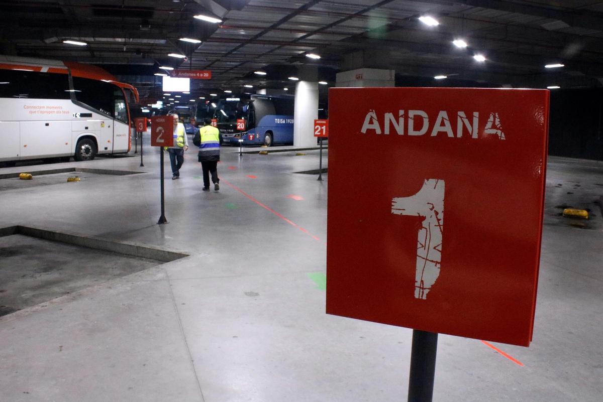 Les fotos de les estacions de tren i autobús de Girona durant l'aturada de Rodalies