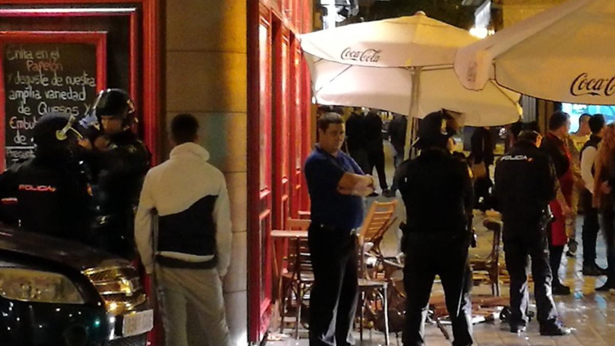 La policía tuvo que intervenir en la trifulca en las calles de Sevilla