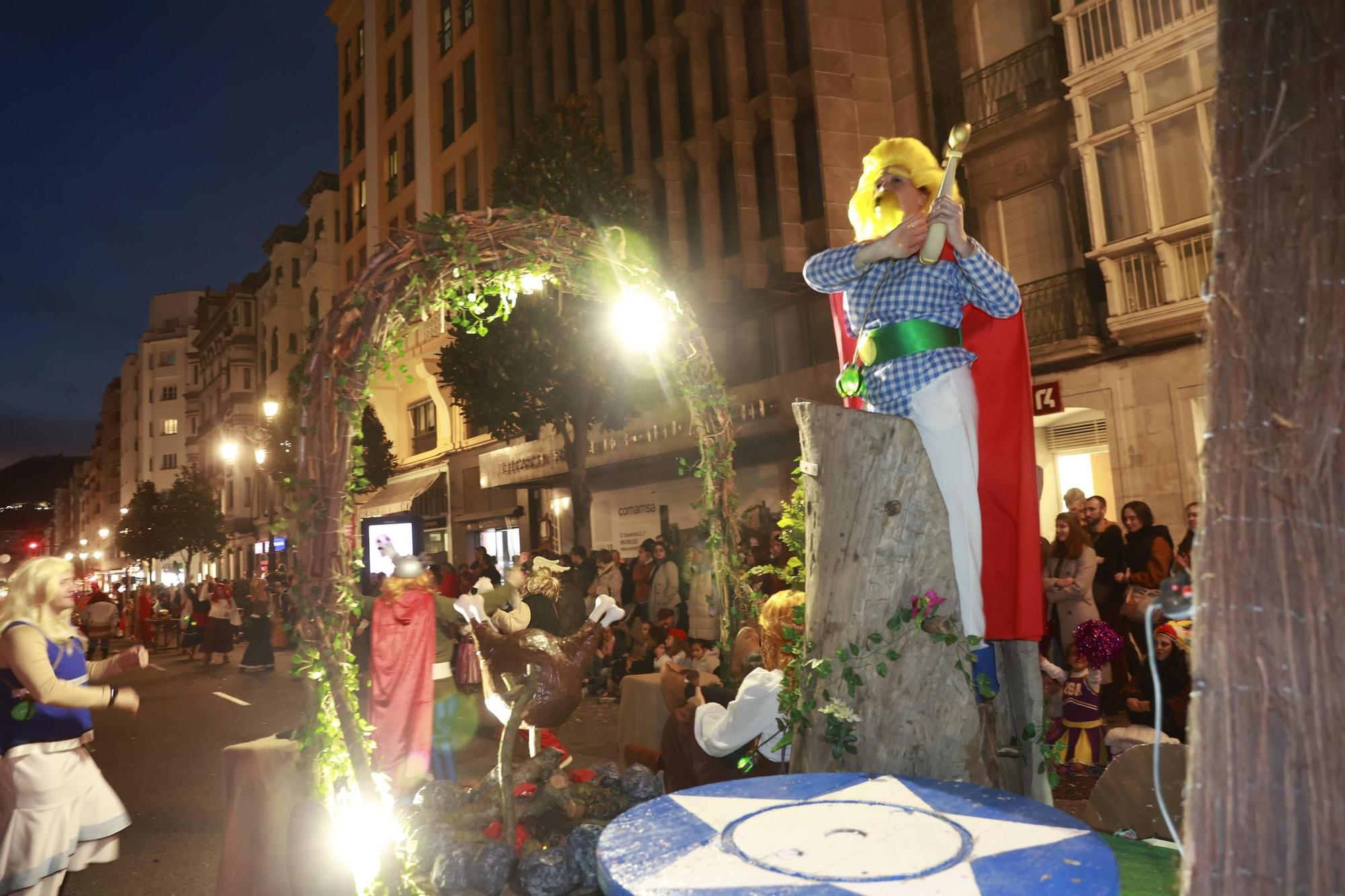 EN IMÁGENES: El Carnaval llena de color y alegría las calles de Oviedo