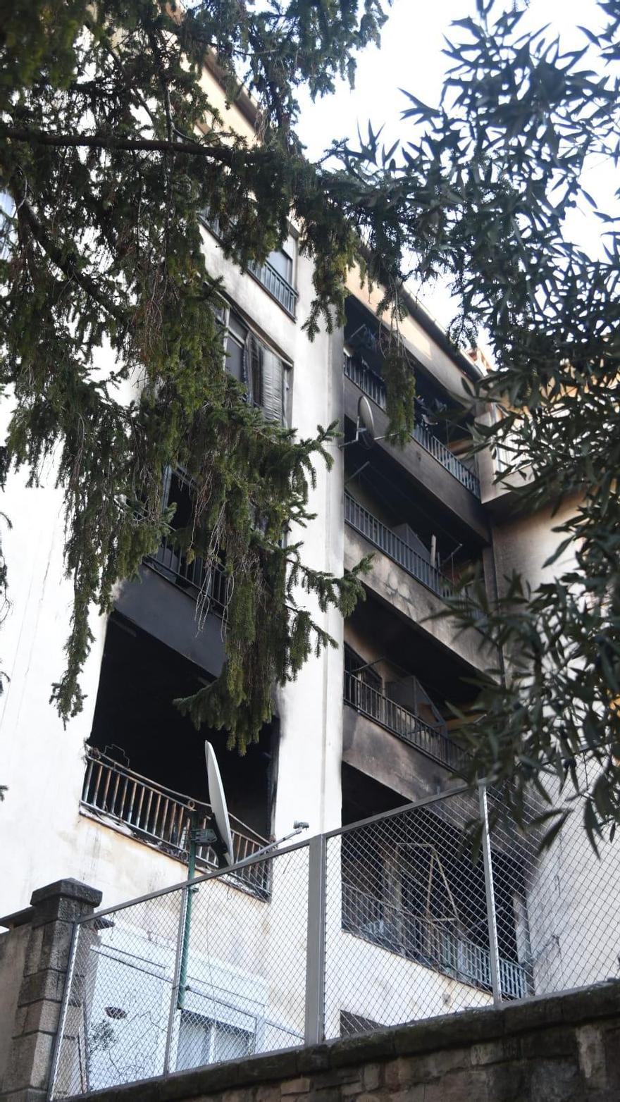 El després de l'incendi d'un bloc de pisos al centre de Solsona