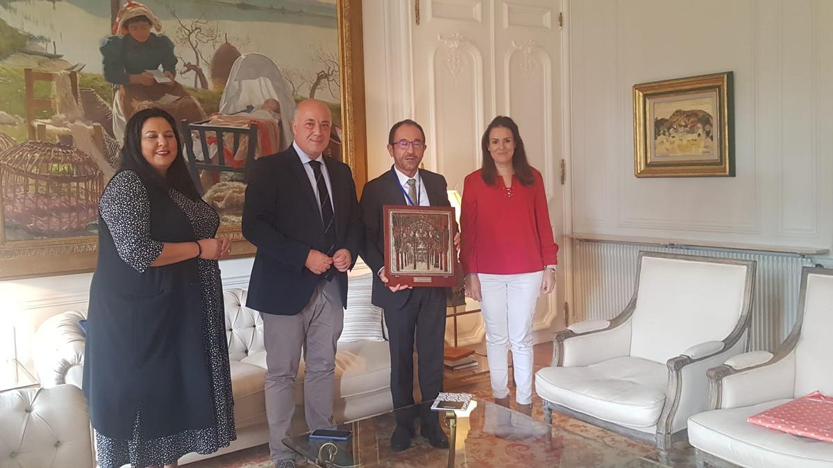 Encuentro de la Diputación con el delegado permanente de España ante la Unesco.