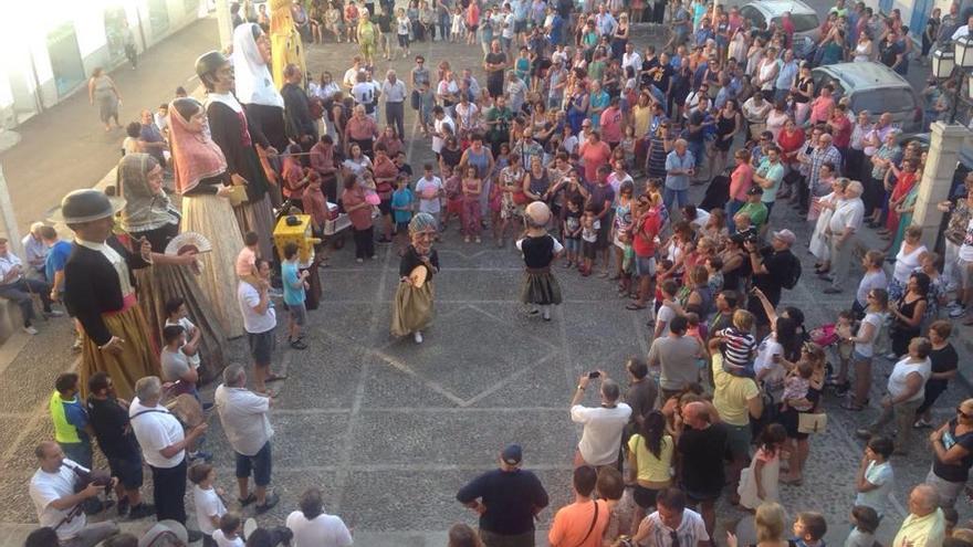 Reunión de &#039;capgrossos i gegants&#039; en Artà