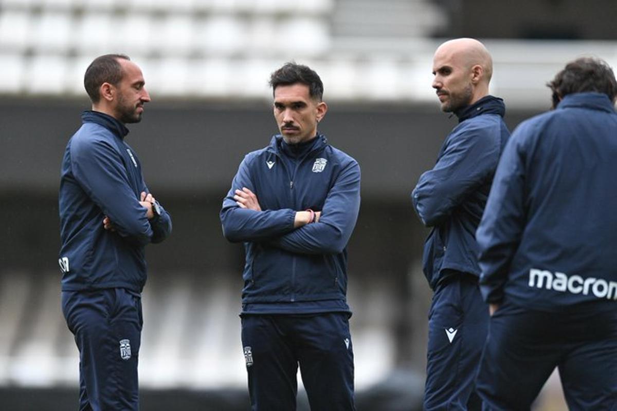 Raúl Guillén dirige su primer entrenamiento con el FC Cartagena