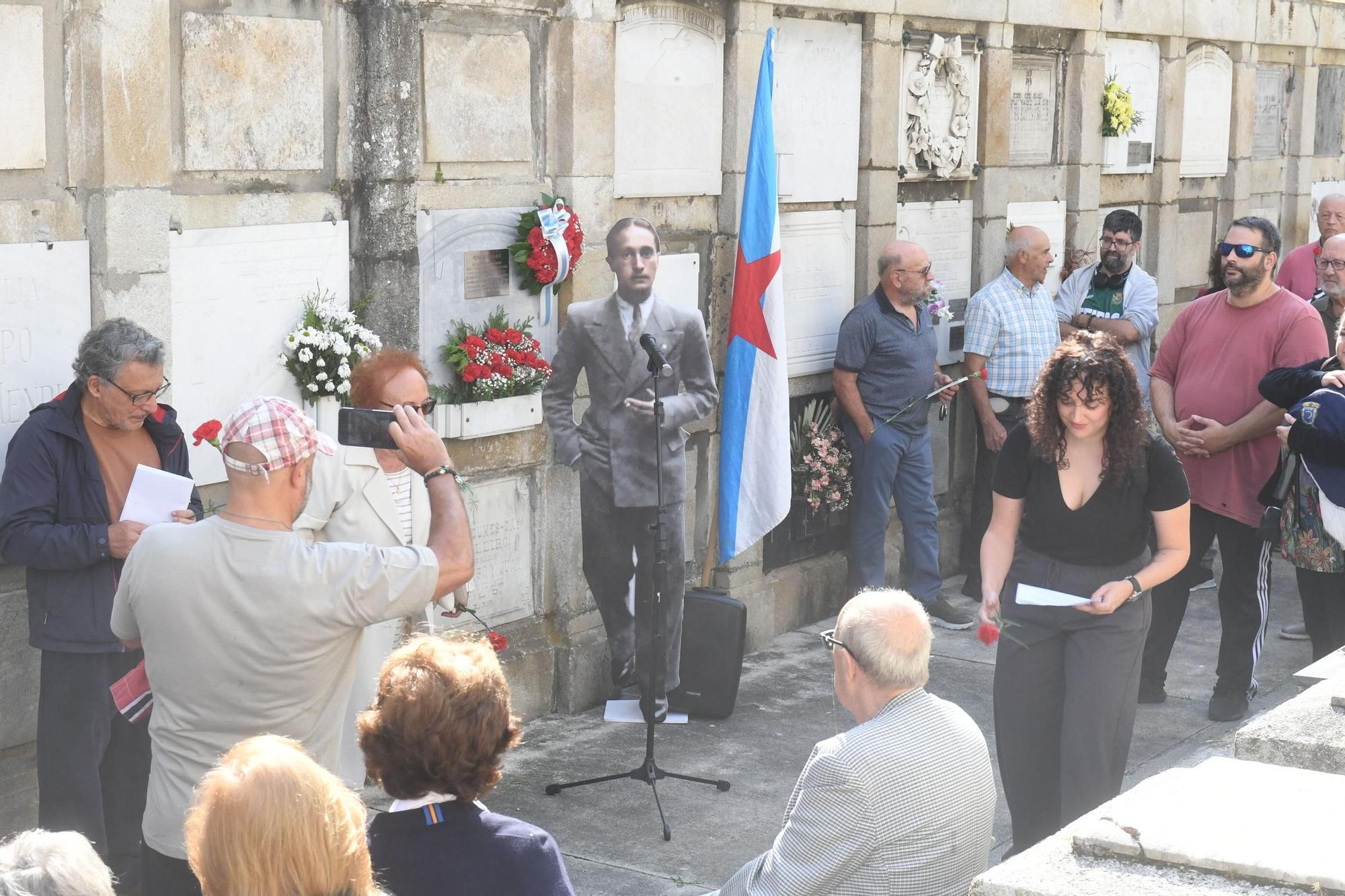 Ofrenda floral del BNG en la tumba de Pedro Galán Calvete