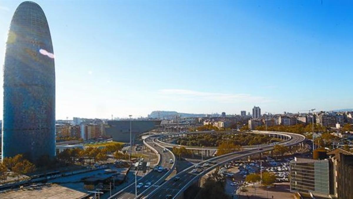 Panorámica de la plaza de las Glòries Catalanes, el pasado viernes, el principal dolor de cabeza de la gestión urbanística del gobierno de Xavier Trias.