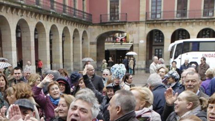 Protesta contra el impuesto de sucesiones ante los ayuntamientos asturianos