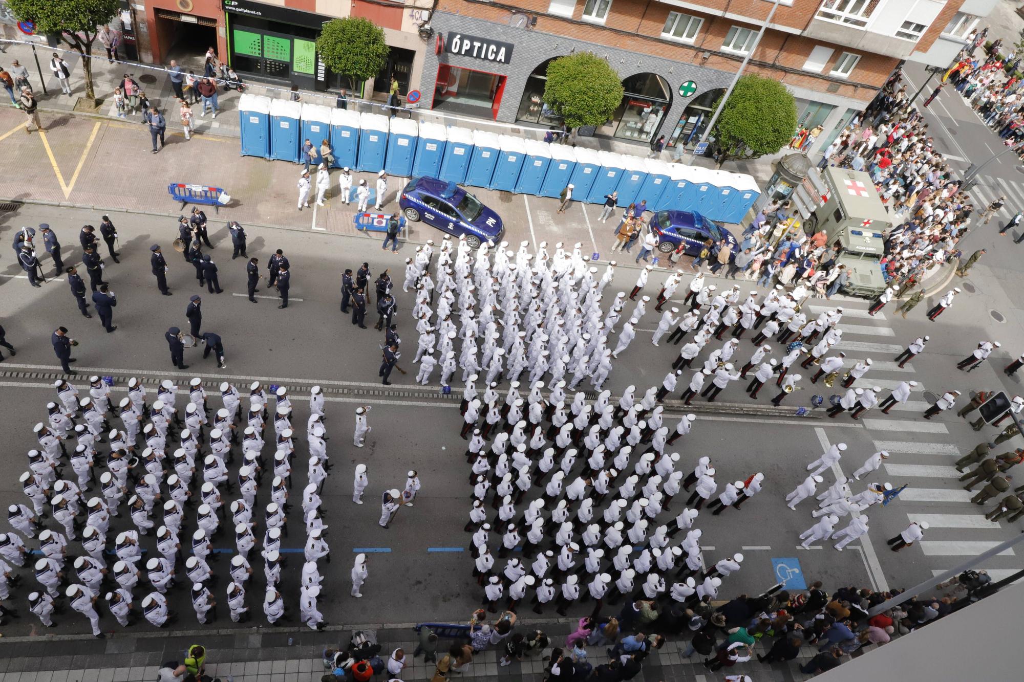 EN IMÁGENES: Así fue el multitudinario desfile en Oviedo por el Día de las Fuerzas Armadas.