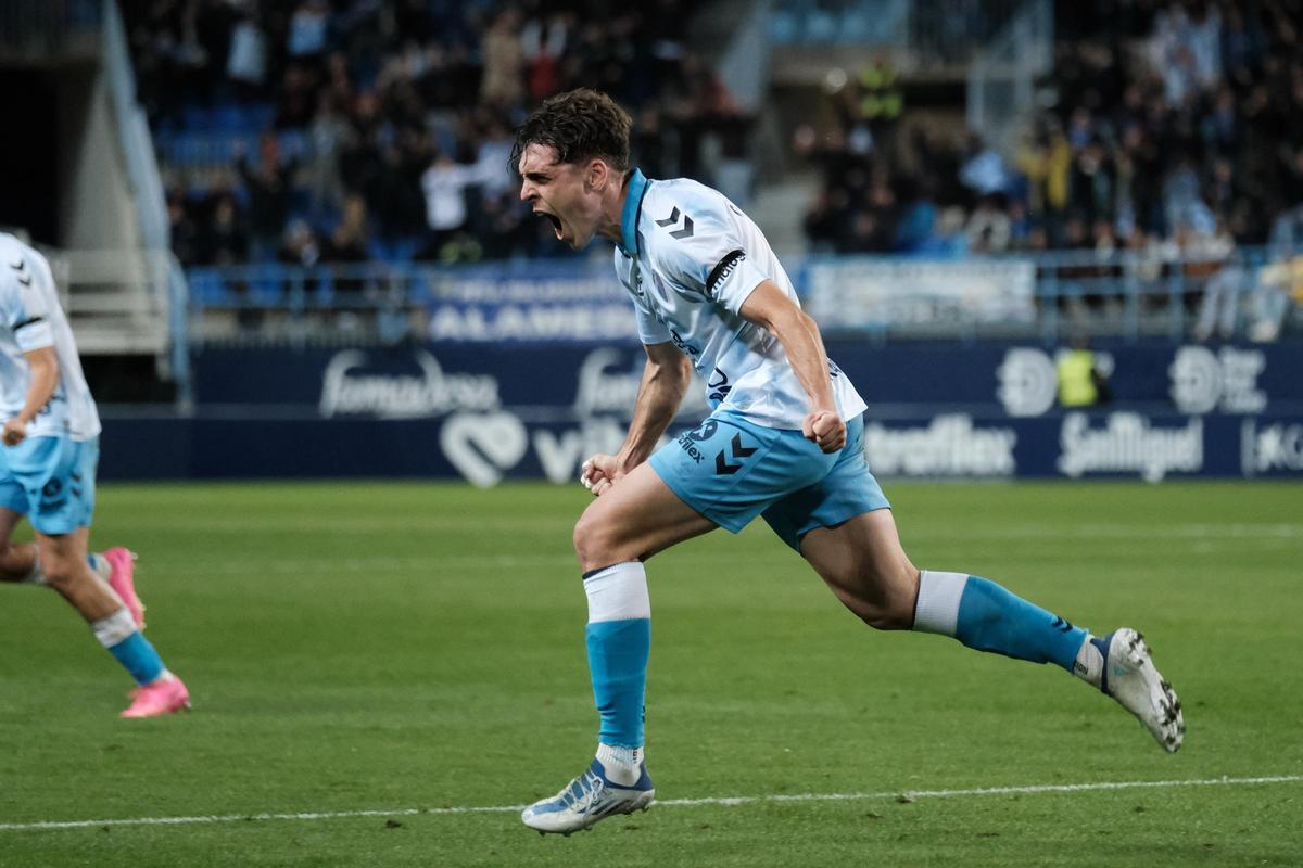 Jokin Gabilondo celebra su gol ante el Algeciras.