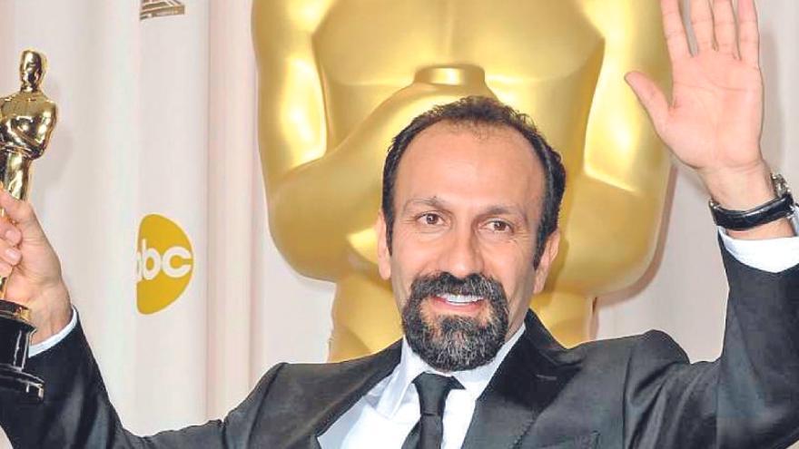 Asghar Farhadi, con el Oscar que ya obtuvo en el año 2012.